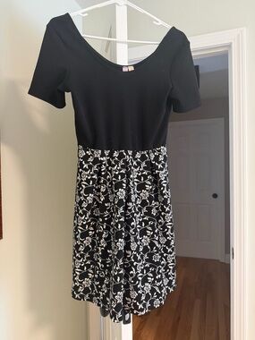 Francesca's Collections Black and White Floral Fit-and-Flare Dress